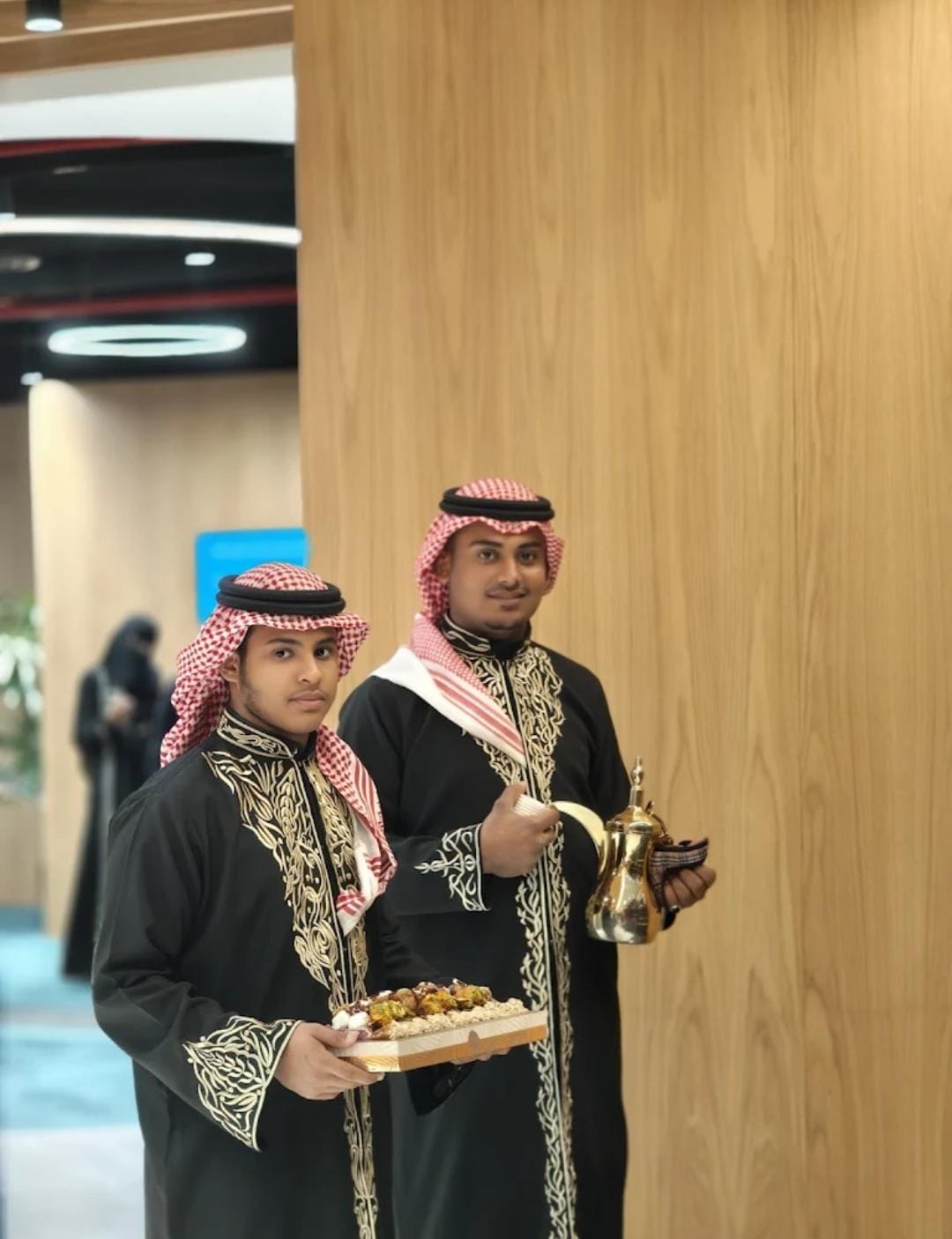 قهوجى متخصص في ضيافة فعاليات الشركات والمؤتمرات في الرياض