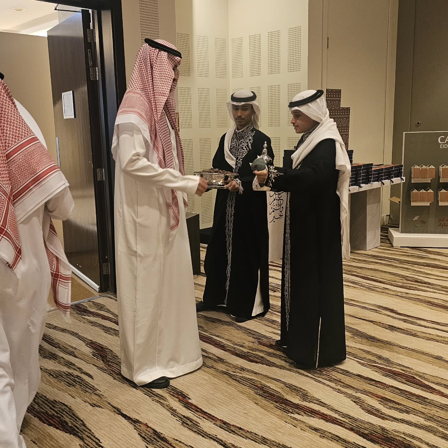 قهوجى ضيافة عربية أصيلة للمناسبات الرسمية في الرياض