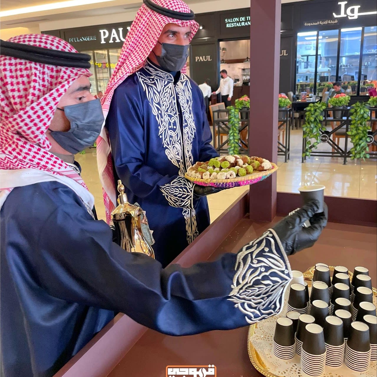 تتغير تفاصيل المناسبة حين يكون قهوجي على قدر المقام.